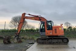 Hitachi ZX135US